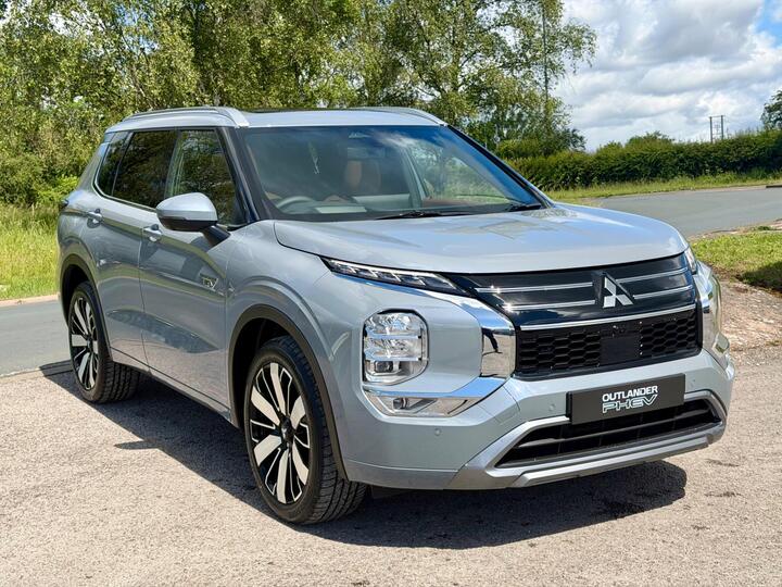 Mitsubishi Outlander 2.4 22.7kWh Diamond CVT 4WD Euro 6 (s/s) 5dr
