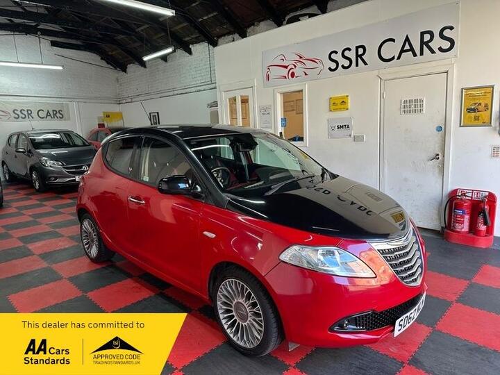 Chrysler Ypsilon 1.2 Black&Red Euro 5 (s/s) 5dr