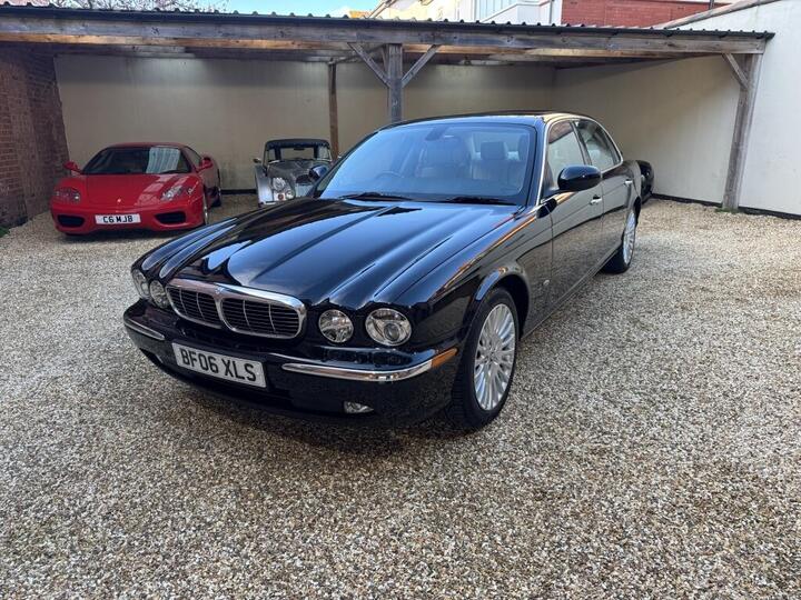 Jaguar XJ SALOON 4.2 XJ8 Sovereign LWB Saloon 4dr