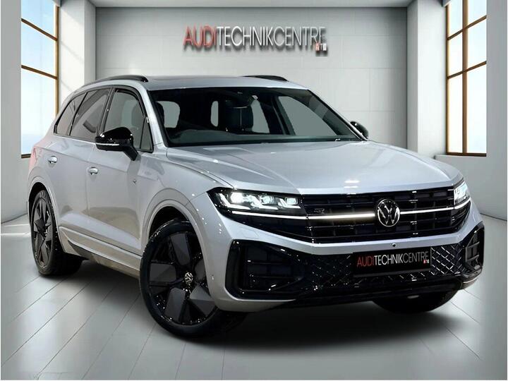 Volkswagen Touareg 3.0 TDI V6 Black Edition Tiptronic 4Motion Euro 6 (s/s) 5dr Volkswagen Touareg 3.0 TDI V6 Black Edition Tiptronic 4Motion Euro 6 (s/s) 5dr