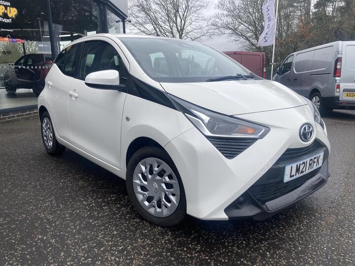 Toyota AYGO 1.0 VVT-i X-play Euro 6 5dr (Safety Sense) Toyota AYGO 1.0 VVT-i X-play Euro 6 5dr (Safety Sense)