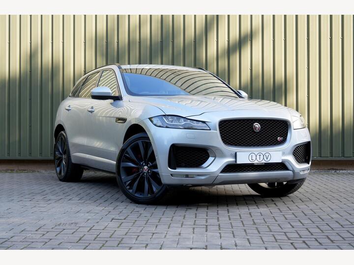 Jaguar F-PACE 3.0 D300 V6 First Edition Auto AWD Euro 6 (s/s) 5dr
