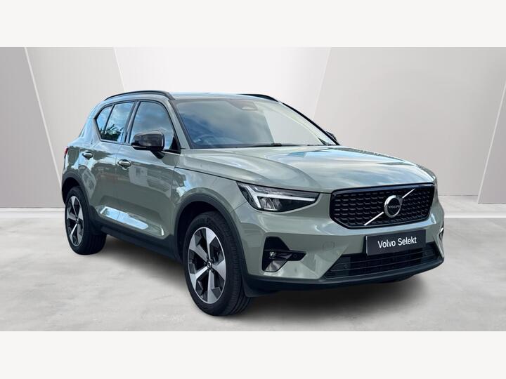 Volvo XC40 2.0 B3 MHEV Plus Dark DCT Auto Euro 6 (s/s) 5dr