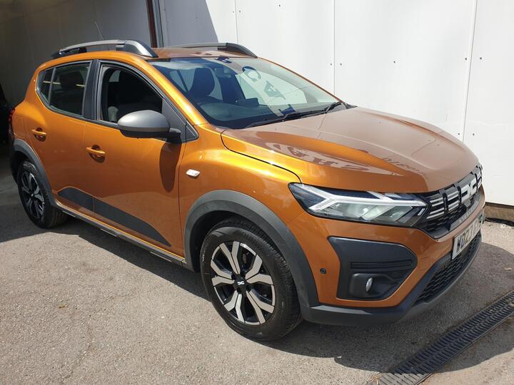 Dacia Sandero Stepway 1.0 TCe Journey Euro 6 (s/s) 5dr Dacia Sandero Stepway 1.0 TCe Journey Euro 6 (s/s) 5dr