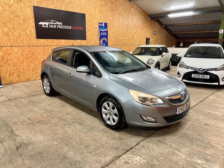 Vauxhall Astra 1.6 16v Exclusiv Euro 5 5dr Vauxhall Astra 1.6 16v Exclusiv Euro 5 5dr