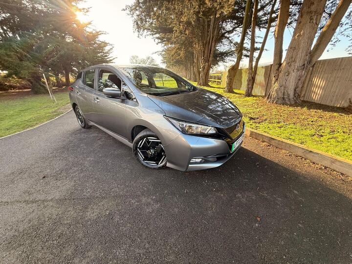 Nissan Leaf 39kWh Acenta Auto 5dr Nissan Leaf 39kWh Acenta Auto 5dr