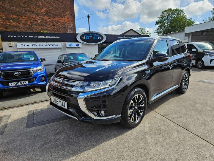 Mitsubishi OUTLANDER 2.0h 12kWh 4hs CVT 4WD Euro 6 (s/s) 5dr Mitsubishi OUTLANDER 2.0h 12kWh 4hs CVT 4WD Euro 6 (s/s) 5dr