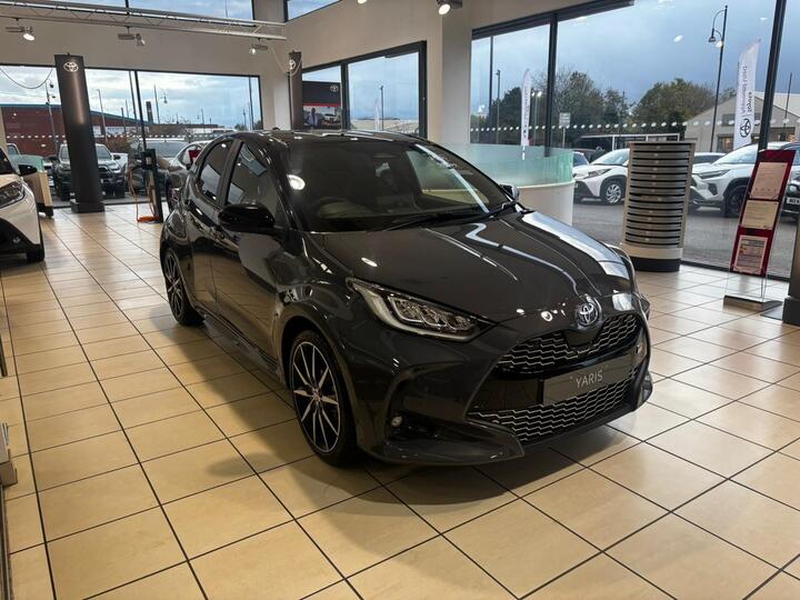 Toyota Yaris 1.5 VVT-h GR SPORT E-CVT Euro 6 (s/s) 5dr