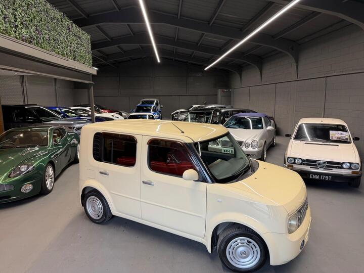 Nissan Cube 1.6 Hatchback 5dr Petrol CVT Euro 5 (110 Ps)