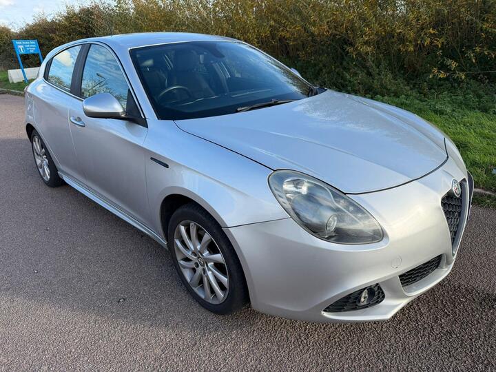 Alfa Romeo Giulietta 2.0 JTDM-2 Veloce Euro 5 (s/s) 5dr Alfa Romeo Giulietta 2.0 JTDM-2 Veloce Euro 5 (s/s) 5dr
