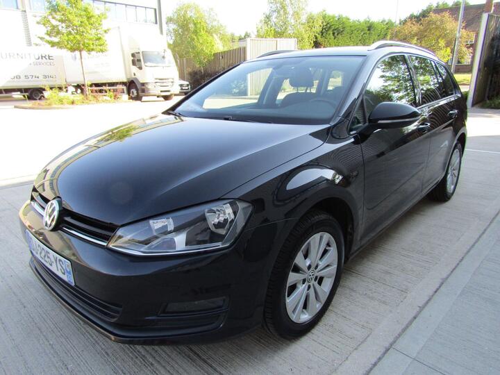 Volkswagen Golf 1.6 TDi BLUEMOTION TECH SE DSG AUTO LHD