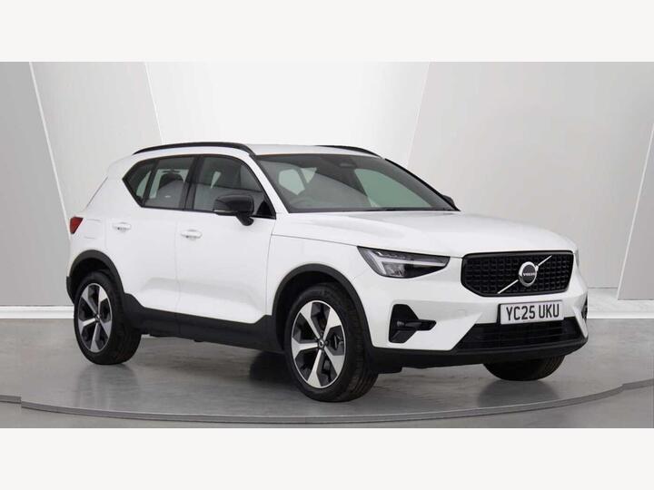 Volvo XC40 2.0 B3 MHEV Plus Dark DCT Auto Euro 6 (s/s) 5dr
