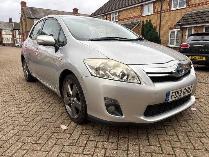 Toyota Auris 1.8 VVT-h T4 CVT Euro 5 (s/s) 5dr Toyota Auris 1.8 VVT-h T4 CVT Euro 5 (s/s) 5dr