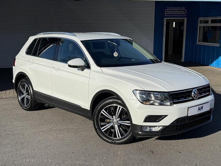 Volkswagen Tiguan 2.0 TDI BlueMotion Tech SE Navigation Euro 6 (s/s) 5dr Volkswagen Tiguan 2.0 TDI BlueMotion Tech SE Navigation Euro 6 (s/s) 5dr