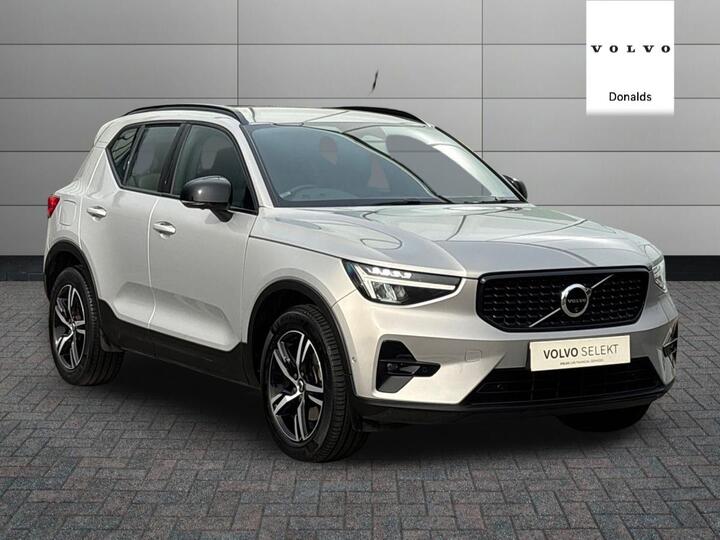 Volvo XC40 2.0 B3 MHEV Plus Dark DCT Auto Euro 6 (s/s) 5dr