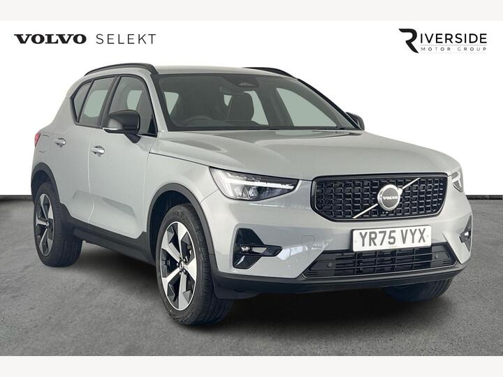 Volvo XC40 2.0 B3 MHEV Plus Dark DCT Auto Euro 6 (s/s) 5dr