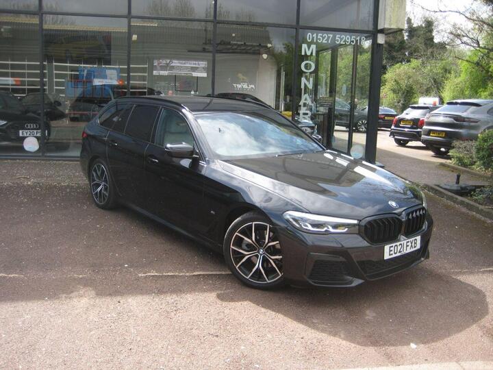 BMW 5 SERIES 2.0 520d MHT M Sport Touring Steptronic Euro 6 (s/s) 5dr BMW 5 SERIES 2.0 520d MHT M Sport Touring Steptronic Euro 6 (s/s) 5dr