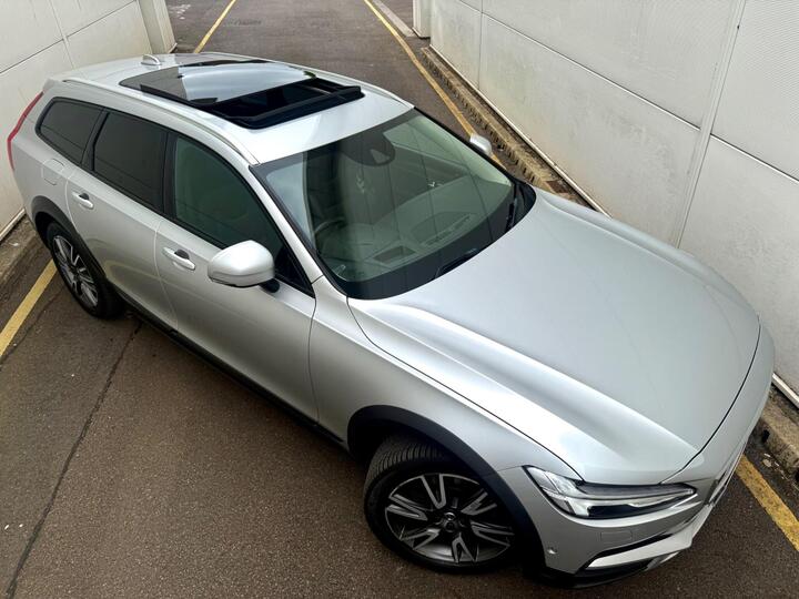 Volvo V90 Cross Country 2.0 D4 Plus Auto AWD Euro 6 (s/s) 5dr Volvo V90 Cross Country 2.0 D4 Plus Auto AWD Euro 6 (s/s) 5dr