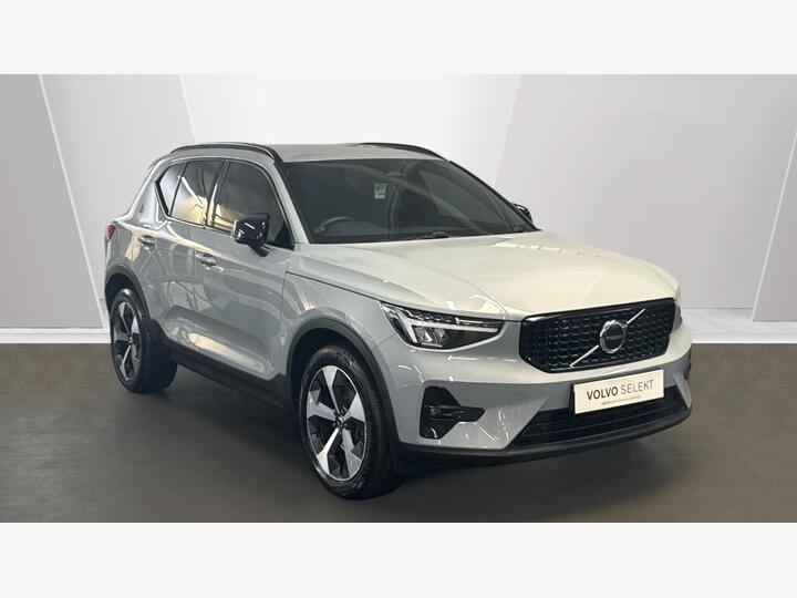 Volvo XC40 2.0 B4 MHEV Plus Dark DCT Auto Euro 6 (s/s) 5dr