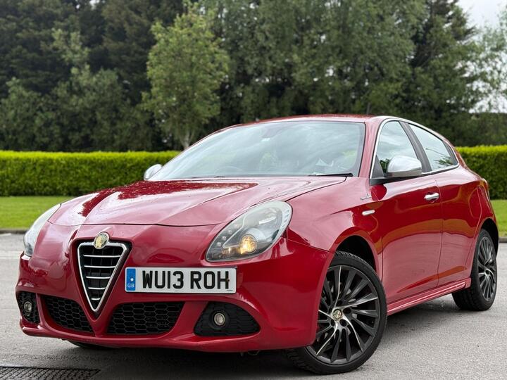 Alfa Romeo Giulietta 2.0 JTDM-2 Sportiva Euro 5 (s/s) 5dr Alfa Romeo Giulietta 2.0 JTDM-2 Sportiva Euro 5 (s/s) 5dr