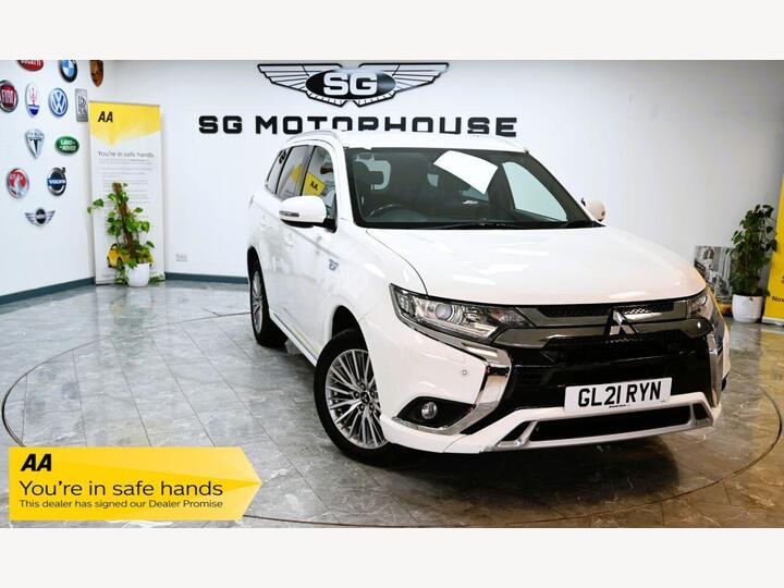 Mitsubishi OUTLANDER 2.4h TwinMotor 13.8kWh Dynamic Safety CVT 4WD Euro 6 (s/s) 5dr