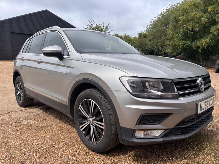 Volkswagen Tiguan 2.0 TDI BlueMotion Tech SE Navigation DSG 4Motion Euro 6 (s/s) 5dr