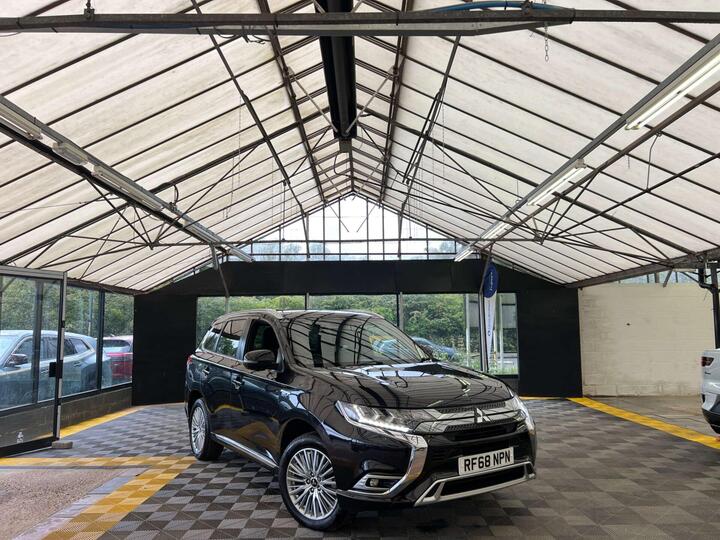 Mitsubishi OUTLANDER 2.4h TwinMotor 13.8kWh 4h CVT 4WD Euro 6 (s/s) 5dr Mitsubishi OUTLANDER 2.4h TwinMotor 13.8kWh 4h CVT 4WD Euro 6 (s/s) 5dr