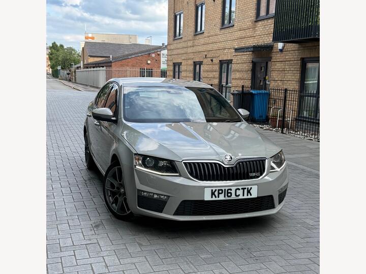 Skoda Octavia 2.0 TDI VRS DSG 4WD Euro 6 (s/s) 5dr (SNav) Skoda Octavia 2.0 TDI VRS DSG 4WD Euro 6 (s/s) 5dr (SNav)