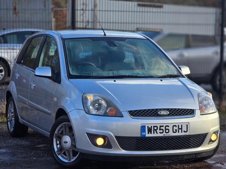 Ford Fiesta 1.6 Ghia 5dr