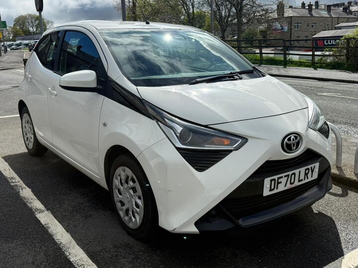 Toyota AYGO 1.0 VVT-i X-play Euro 6 5dr (Safety Sense)
