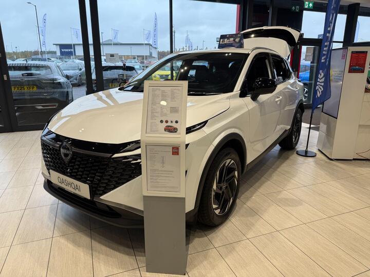 Nissan Qashqai 1.3 DIG-T MHEV N-Connecta XTRON Euro 6 (s/s) 5dr