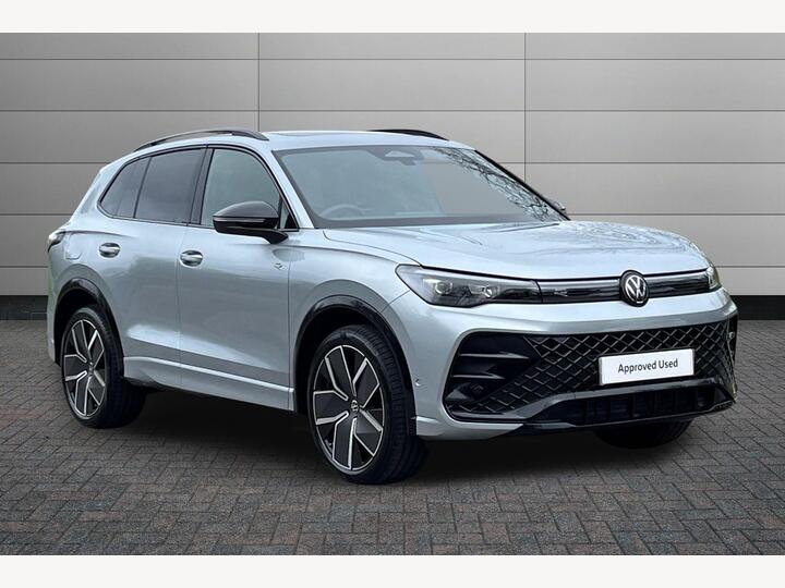 Volkswagen Tiguan 2.0 TDI R-Line DSG Euro 6 (s/s) 5dr Volkswagen Tiguan 2.0 TDI R-Line DSG Euro 6 (s/s) 5dr