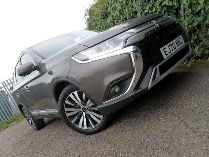 Mitsubishi OUTLANDER 2.0 MIVEC Design CVT 4WD Euro 6 (s/s) 5dr Mitsubishi OUTLANDER 2.0 MIVEC Design CVT 4WD Euro 6 (s/s) 5dr