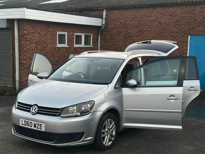 Volkswagen Touran 1.6 TDI SE DSG Euro 5 5dr Volkswagen Touran 1.6 TDI SE DSG Euro 5 5dr