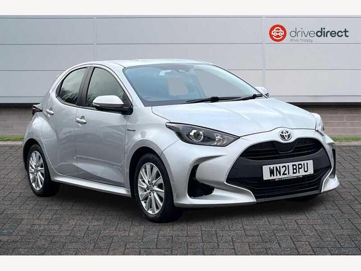 Toyota YARIS 1.5 VVT-h Icon E-CVT Euro 6 (s/s) 5dr Toyota YARIS 1.5 VVT-h Icon E-CVT Euro 6 (s/s) 5dr