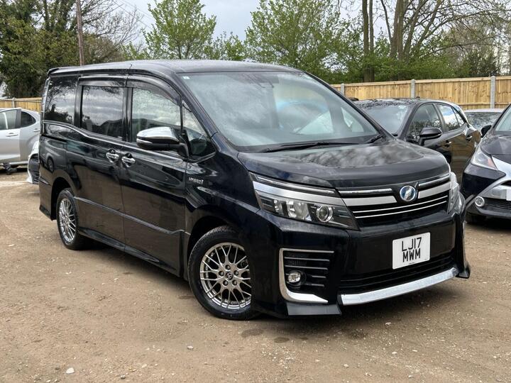 Toyota VOXY 1.8 VVT-h Hybrid