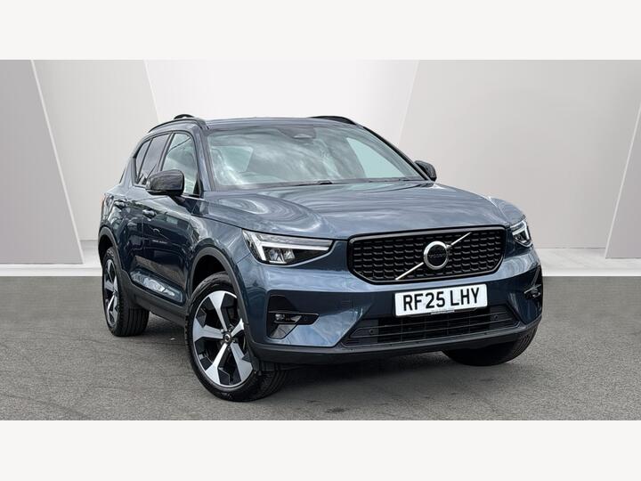Volvo XC40 2.0 B4 MHEV Plus Dark DCT Auto Euro 6 (s/s) 5dr