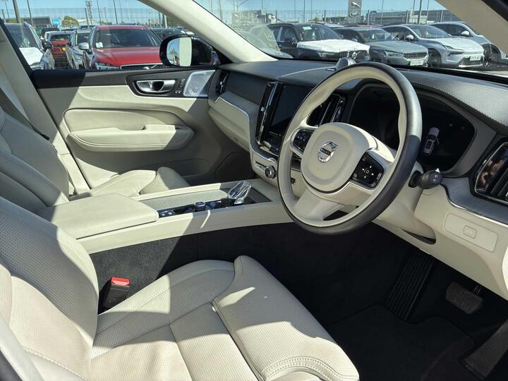 Volvo XC60 2.0 B5 MHEV Ultimate Auto AWD Euro 6 (s/s) 5dr