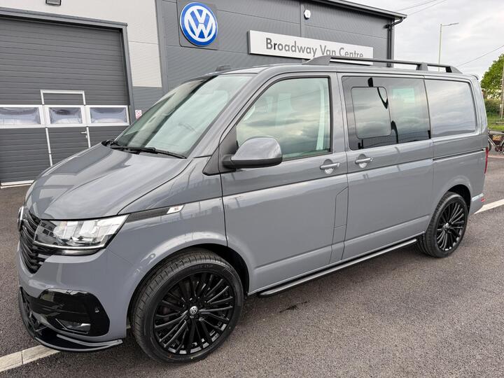 Volkswagen Transporter 2.0 TDI T32 Highline Kombi FWD SWB Euro 6 (s/s) 5dr Volkswagen Transporter 2.0 TDI T32 Highline Kombi FWD SWB Euro 6 (s/s) 5dr