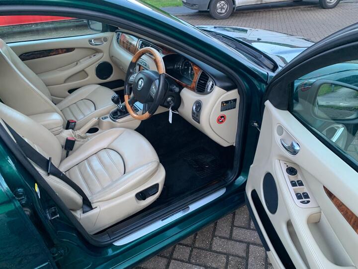 Jaguar X-Type 2.0D SE 5dr Jaguar X-Type 2.0D SE 5dr
