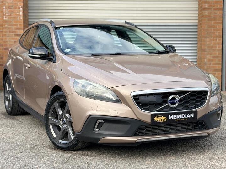 Volvo V40 Cross Country 2.0 T5 Lux Nav Hatchback 5dr Petrol Geartronic AWD Euro 6 (s/s) (245 Ps) Volvo V40 Cross Country 2.0 T5 Lux Nav Hatchback 5dr Petrol Geartronic AWD Euro 6 (s/s) (245 Ps)