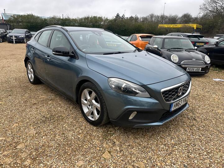 Volvo V40 Cross Country 1.6 D2 Lux Powershift Euro 5 (s/s) 5dr Volvo V40 Cross Country 1.6 D2 Lux Powershift Euro 5 (s/s) 5dr