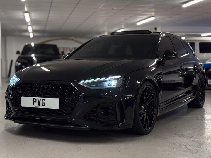 Audi RS4 Avant 2.9 TFSI V6 Carbon Black Tiptronic Quattro Euro 6 (s/s) 5dr Audi RS4 Avant 2.9 TFSI V6 Carbon Black Tiptronic Quattro Euro 6 (s/s) 5dr