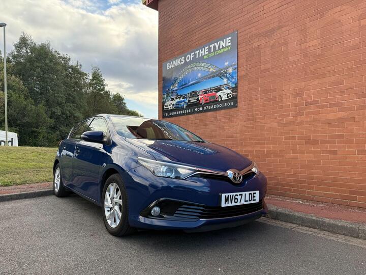Toyota Auris 1.2 VVT-i Icon Euro 6 (s/s) 5dr (Safety Sense) Toyota Auris 1.2 VVT-i Icon Euro 6 (s/s) 5dr (Safety Sense)