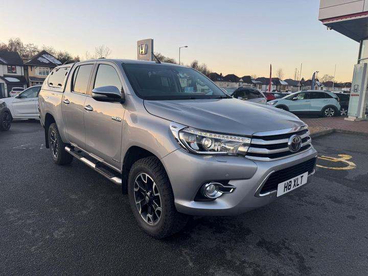 Toyota Hilux 2.4 D-4D Invincible X Auto 4WD Euro 6 4dr (TSS)