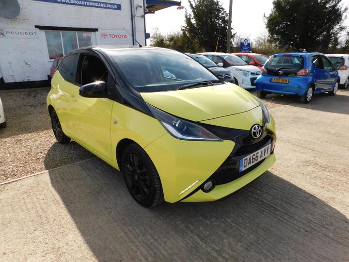 Toyota AYGO 1.0 VVT-i X-cite 3 Yellow Bi-Tone Euro 6 5dr