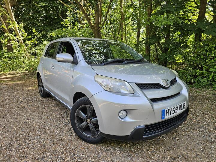 Toyota Urban Cruiser 1.33 Dual VVT-i Euro 4 (s/s) 5dr Toyota Urban Cruiser 1.33 Dual VVT-i Euro 4 (s/s) 5dr