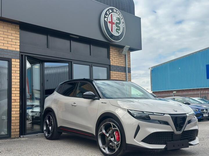 Alfa Romeo Junior 54kWh Elettrica Veloce Auto 5dr