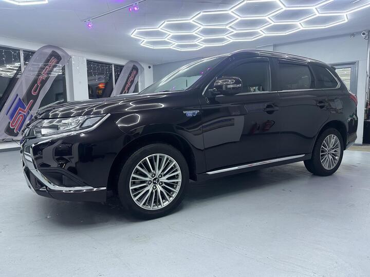 Mitsubishi Outlander 2.4h TwinMotor 13.8kWh Dynamic Safety CVT 4WD Euro 6 (s/s) 5dr Mitsubishi Outlander 2.4h TwinMotor 13.8kWh Dynamic Safety CVT 4WD Euro 6 (s/s) 5dr