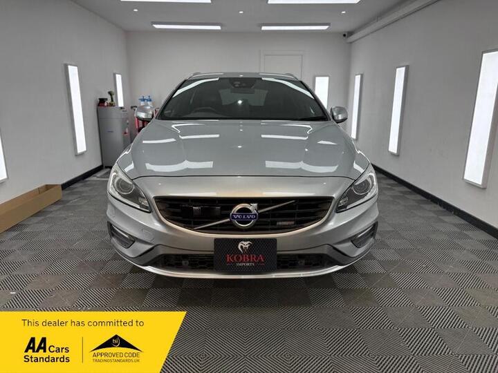 Volvo V60 3.0 T6 R-Design Lux Nav Estate 5dr Petrol Geartronic AWD Euro 5 (304 Ps)